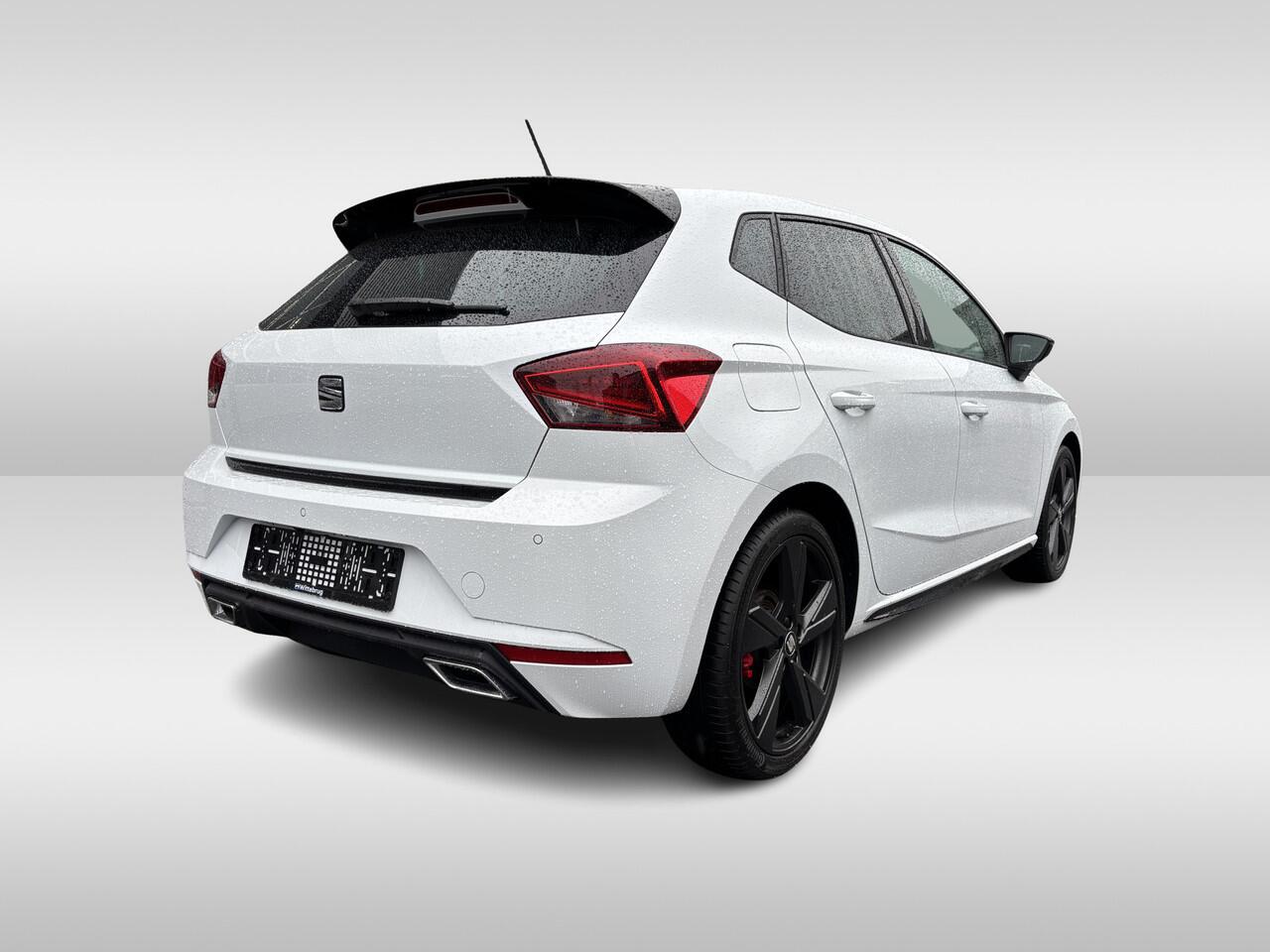 Seat IBIZA 1.5 TSI 150pk FR Black Edition DSG automaat Shuif-kanteldak / Navigatie /18"LM / Virtual Cockpit / Camera / Comfort sportstoelen Beats audio / Verwarmbare stoelen / Climatronic /