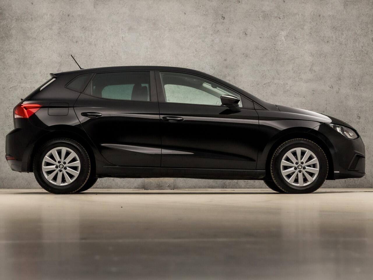 Seat IBIZA 1.0 TSI Intense Sport (APPLE CARPLAY, GROOT NAVI, CAMERA, CLIMATE, CRUISE, SPORTSTOELEN, GETINT GLAS, PARKEERSENSOREN, LM VELGEN, NIEUWSTAAT)