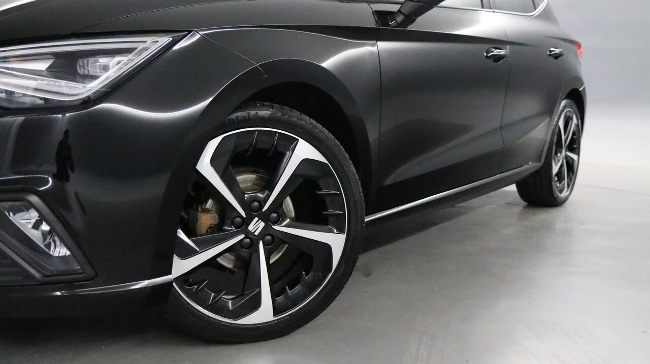 Seat IBIZA 1.0 EcoTSI 95pk FR Business Connect / Navigatie via App Connect / Stoelverwarming / Camera