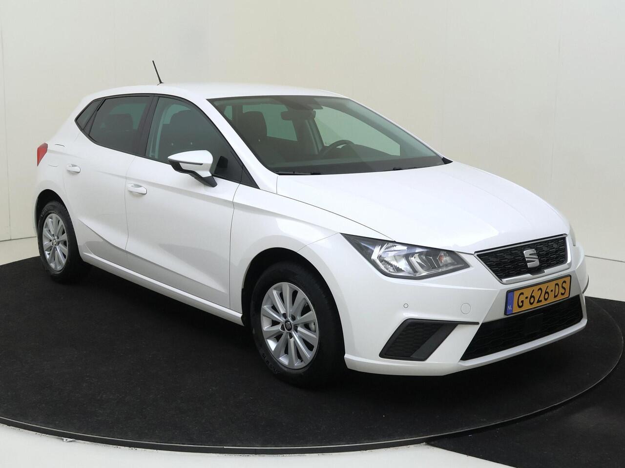 Seat IBIZA 1.0 TSI Style Business Intense | Achteruitrijcamera | Parkeersensoren | Cruise control | CarPlay | Navigatie | Elektrisch inklapbare buitenspiegels |