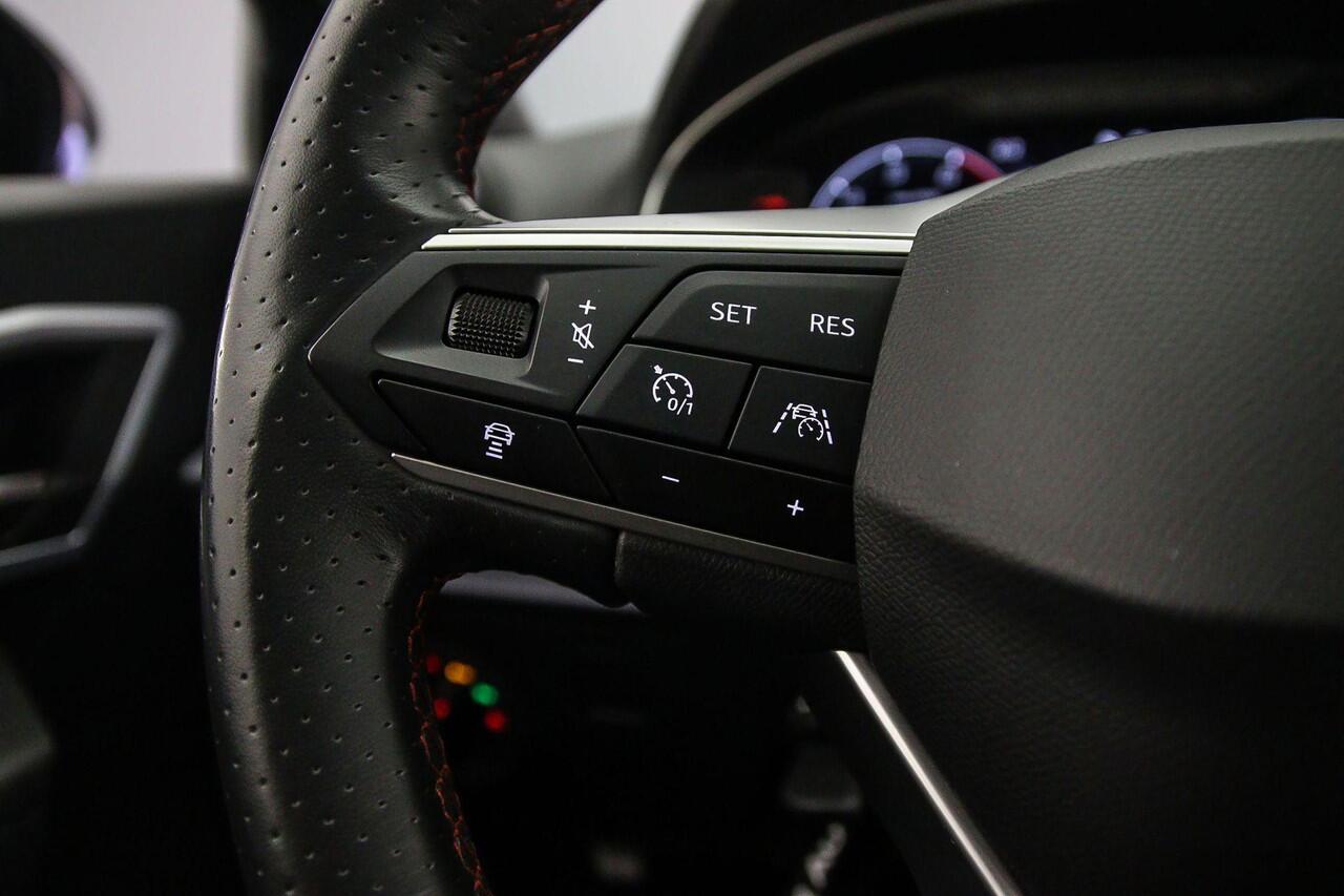 Seat IBIZA FR Plus 1.0 TSI 110pk DSG Automaat Trekhaak, Panoramadak, Adaptive cruise control, LED koplampen, Beats audio, Navigatie, Parkeersensoren, Stoelverwarming