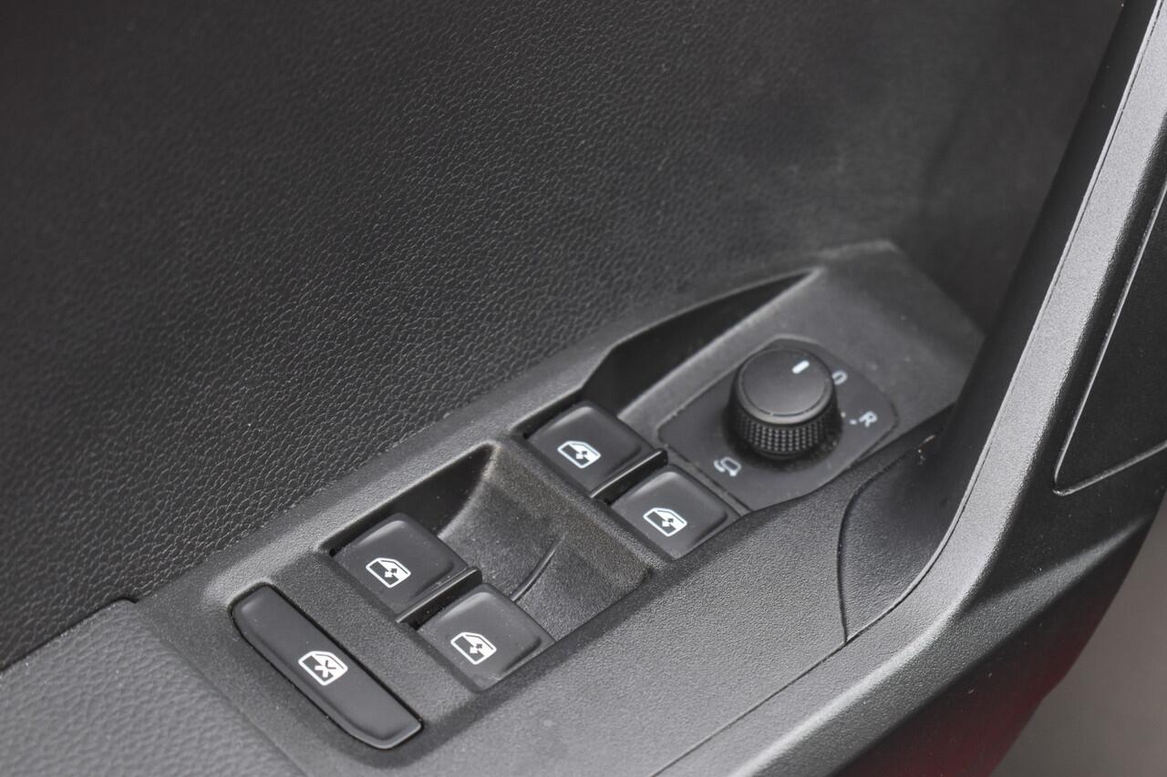 Seat IBIZA 1.0 TSI Style Business Intense 1e Eigenaar | Camera | Trekhaak | Navigatie | 12 mnd BOVAG garantie | Whatsapp 06-53188999