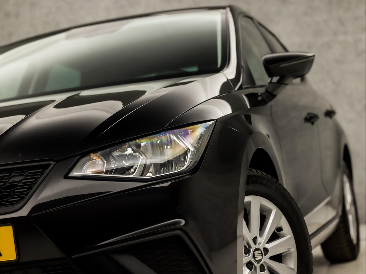 Seat IBIZA 1.0 TSI Intense Sport (APPLE CARPLAY, GROOT NAVI, CAMERA, CLIMATE, CRUISE, SPORTSTOELEN, GETINT GLAS, PARKEERSENSOREN, LM VELGEN, NIEUWSTAAT)