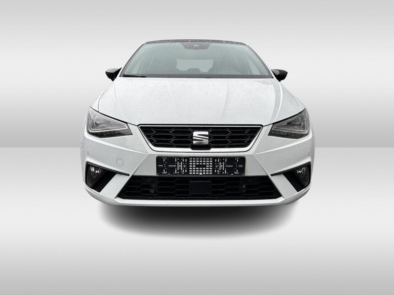 Seat IBIZA 1.5 TSI 150pk FR Black Edition DSG automaat Shuif-kanteldak / Navigatie /18"LM / Virtual Cockpit / Camera / Comfort sportstoelen Beats audio / Verwarmbare stoelen / Climatronic /