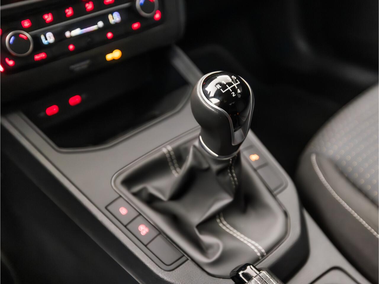 Seat IBIZA 1.0 TSI Intense Sport (VIRTUAL COCKPIT, APPLE CARPLAY, GROOT NAVI, CLIMATE, STOELVERWARMING, SPORTSTOELEN, LED KOPLAMPEN, GETINT GLAS, CRUISE, LM VELGEN, NIEUWSTAAT)