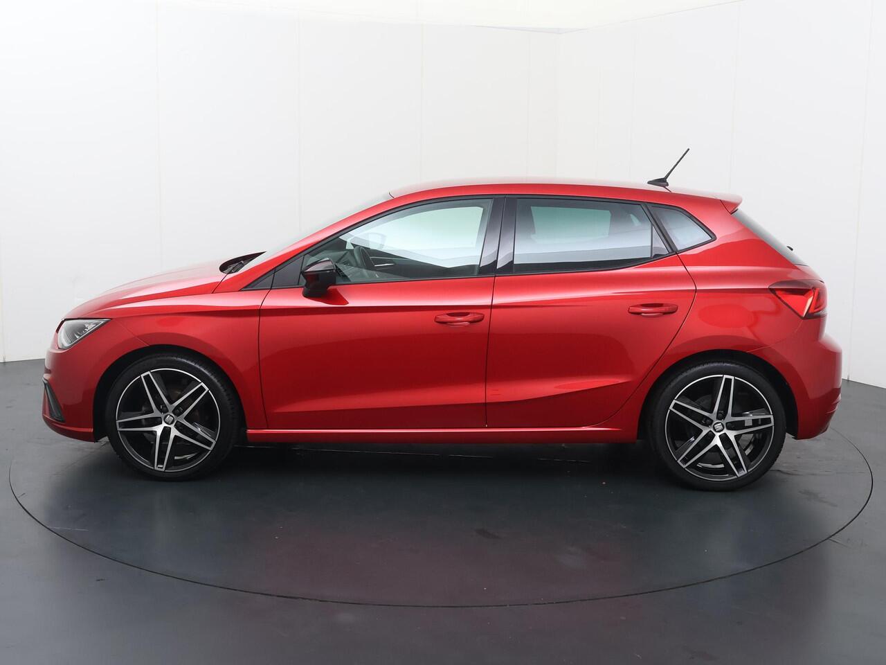 Seat IBIZA 1.0 TSI FR Business Intense Plus | 95 PK | Beats audio pack | 18" LM velgen Performance | Virtual cockpit | Achteruitrijcamera | Apple Carplay/Android Auto |