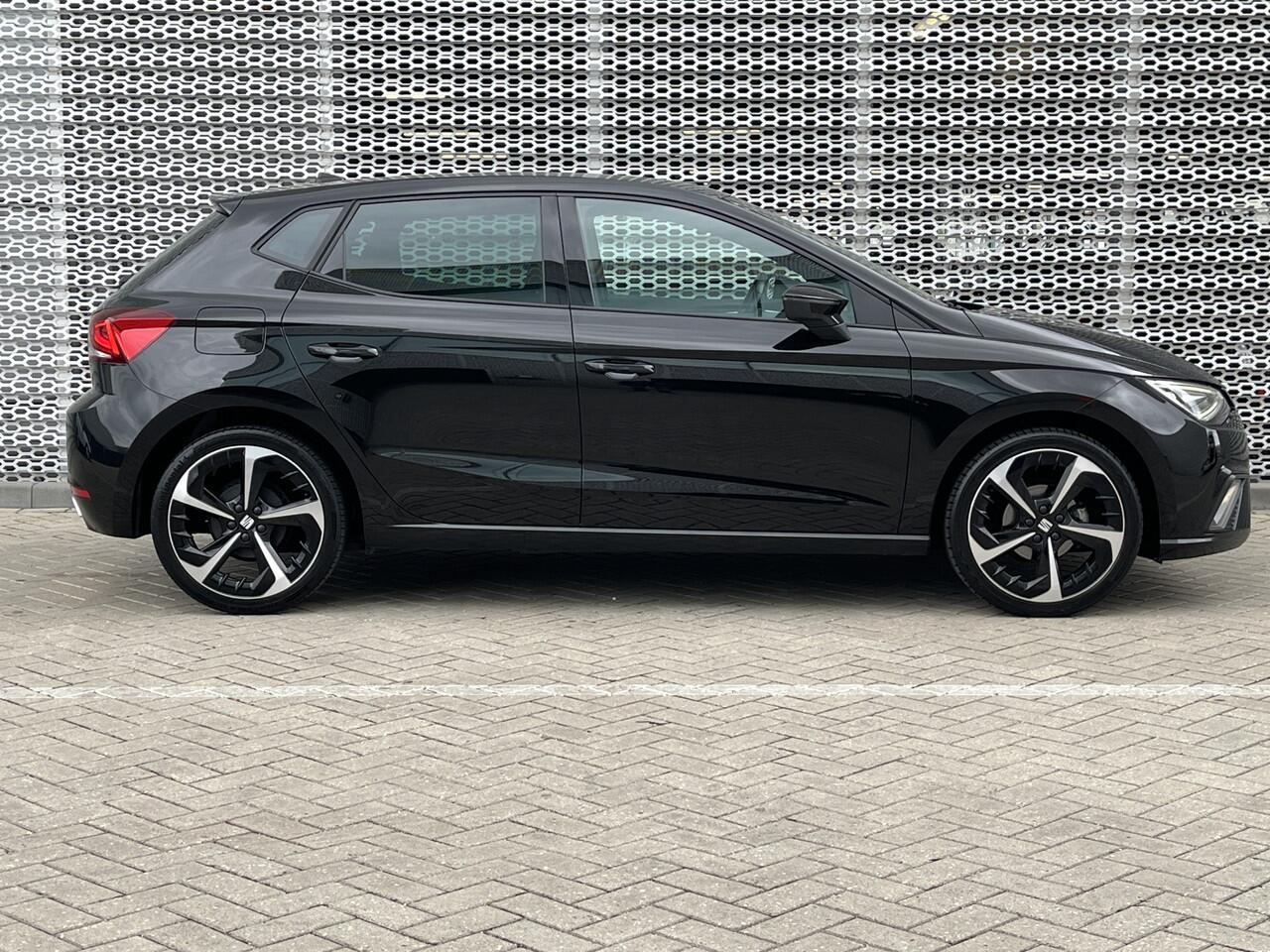 Seat IBIZA 1.0 EcoTSI FR / Digitaal dashboard / LED / App connect / Climate controle / Parkeersensoren / Lichtmetaal 18 inch / **