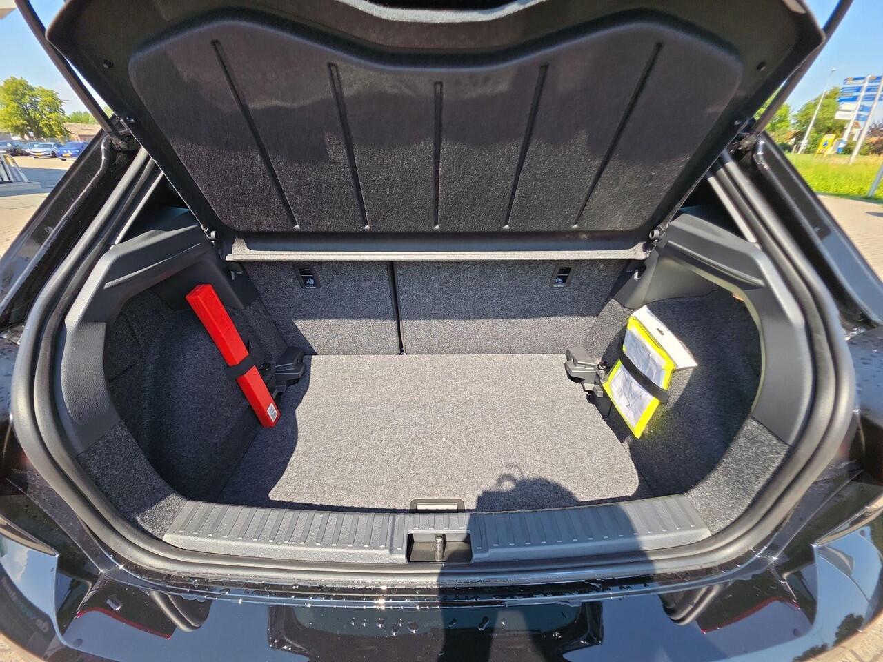 Seat IBIZA FR Business Connect 1.0 EcoTSI 70 kW / 95 PK Hatch | 5 versn. handgeschakeld | Herwaardering! | Privatelease 410,- Per maand!