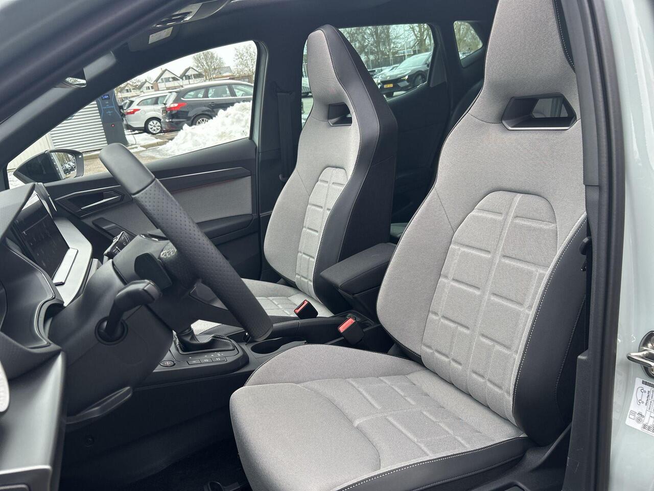 Seat IBIZA FR Business Connect 1.0 TSI 85kW / 115pk Hatchback | Panorama dak | 18'' inch Velgen | Seat Audio