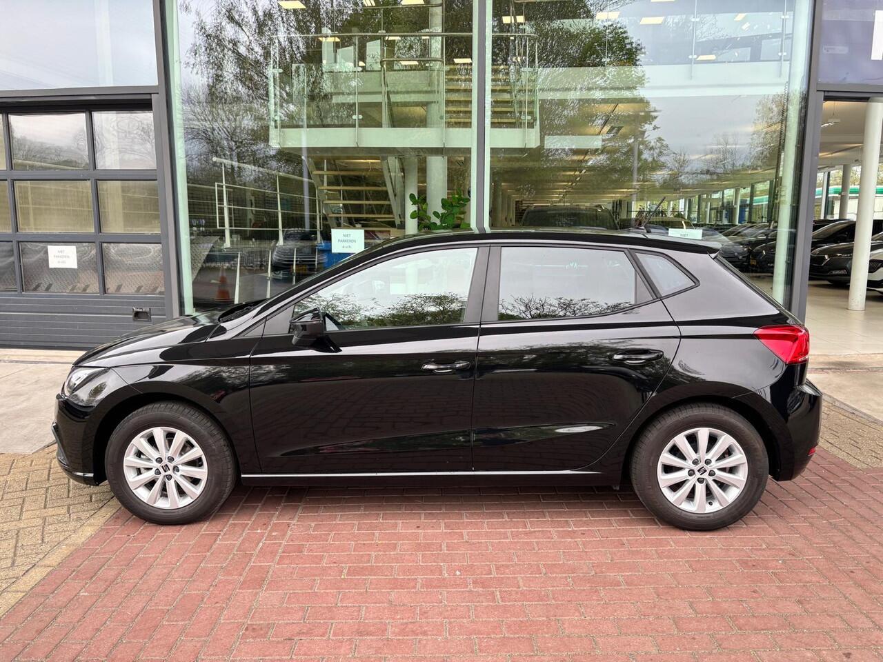 Seat IBIZA 1.0 EcoTSI Style Business Connect / Stoel verwarming / Parkeer sensoren voor + achter / 15'' Licht Metaal / Navigatie / Carplay / Cruise Control