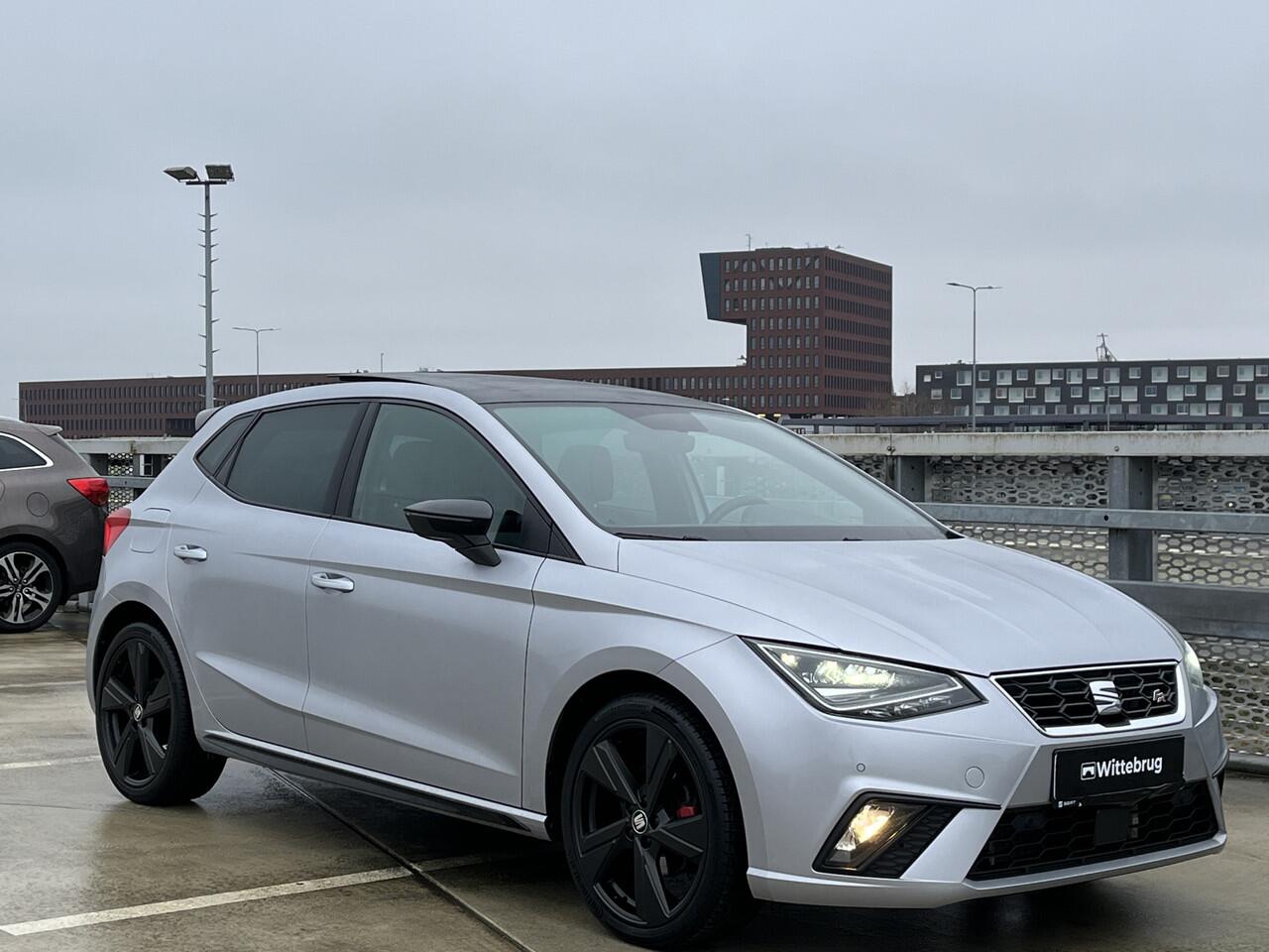 Seat IBIZA 1.0 TSI 110PK FR Black Edition / Panoramadak / ACC / Keyless / Full Led / Achteruitrijcamera / LMV 18" P4