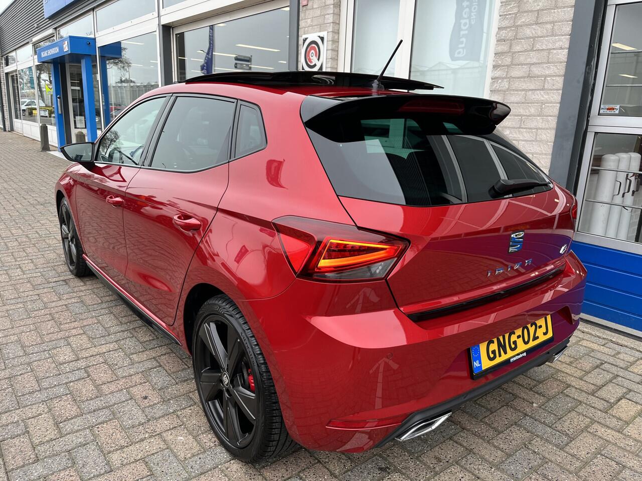 Seat IBIZA 1.0 TSI FR Black Edition / AUTOMAAT/ BEATS AUDIO/ PANO/ DCC/ CAMERA/ PARK. SENSOREN/ LEDER & ALCANTARA/ KEYLESS/ STOELVERWARM./ VIRTUAL COCKPIT/ LED/ ADAPT. CRUISE/ FULL LINK/ NAVI/ CLIMA/ DAB/ 18" LMV