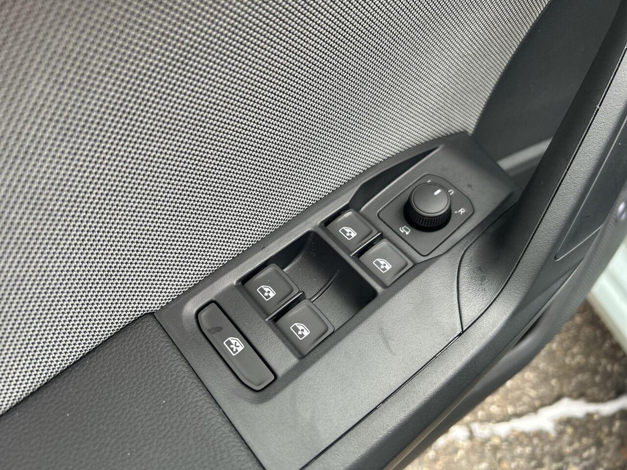 Seat IBIZA FR Business Connect 1.0 TSI 85kW / 115pk Hatchback | Panorama dak | 18'' inch Velgen | Seat Audio