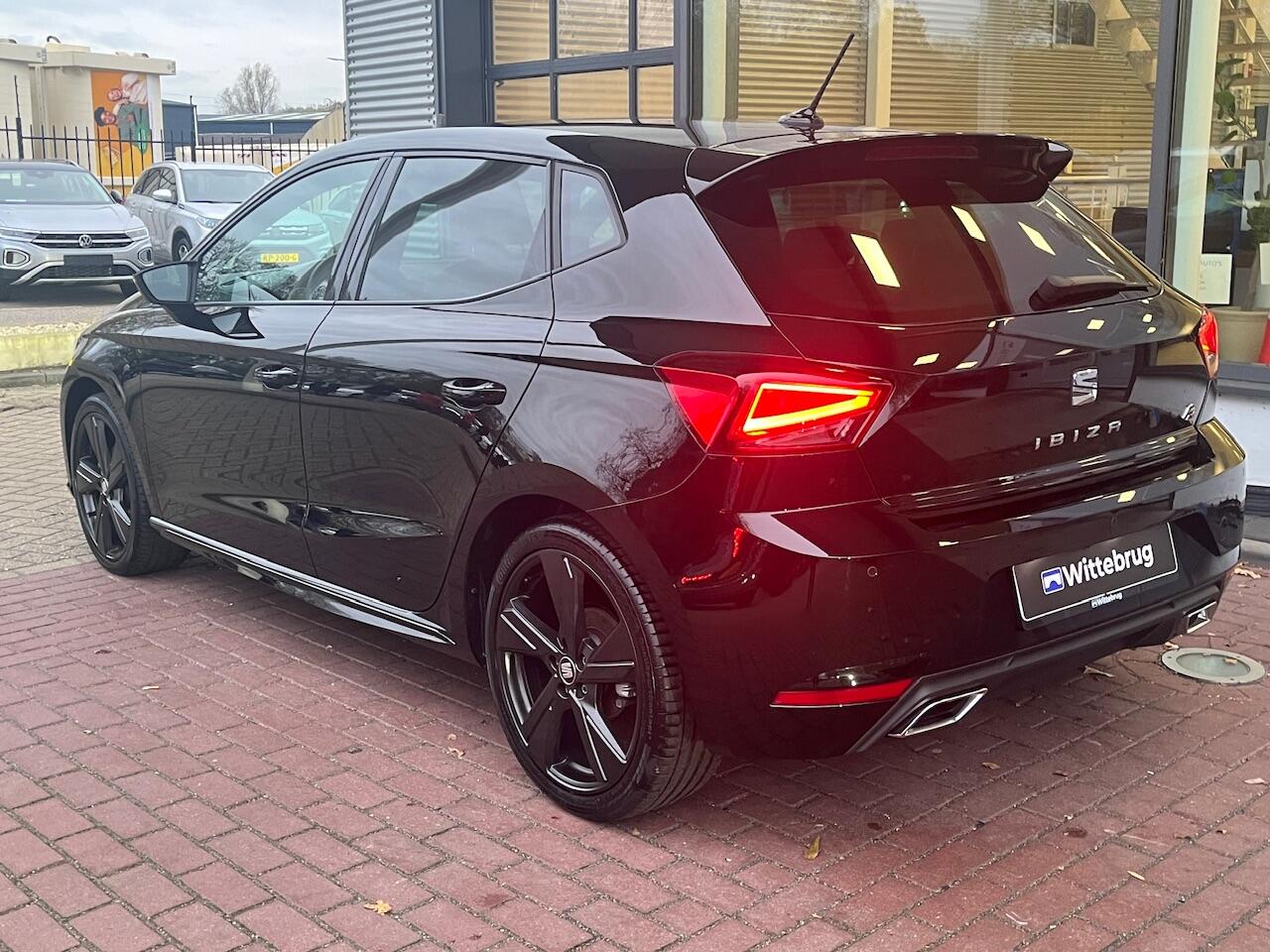 Seat IBIZA 1.0 EcoTSI FR Black edition / Virtual cockpit / Suéde bekleding / 18'' LMV / Navigatie / Carplay