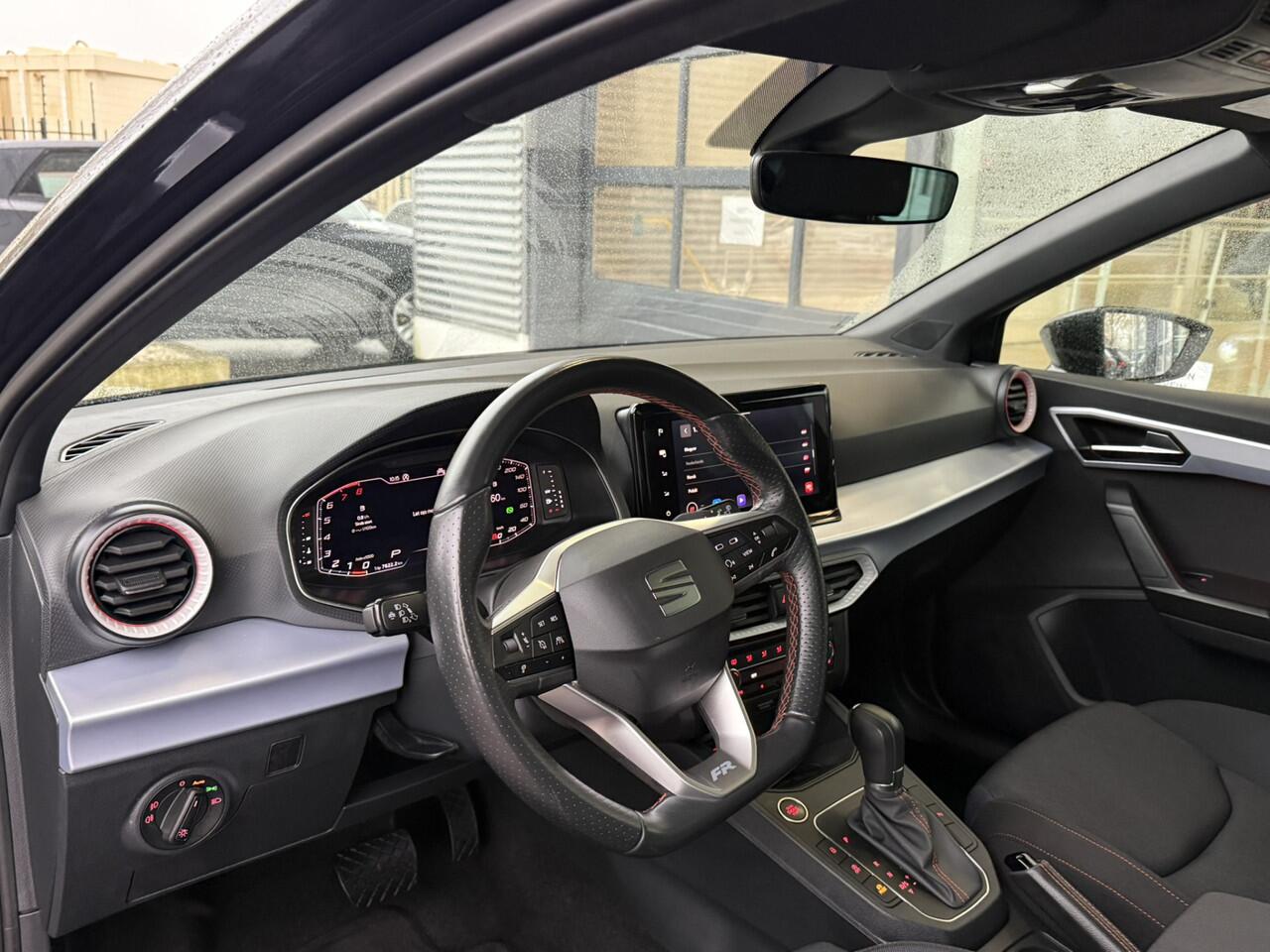 Seat IBIZA 1.5 TSI DSG FR / Panorama dak / Virtual cockpit / 18'' LMV / Navigatie / Carplay