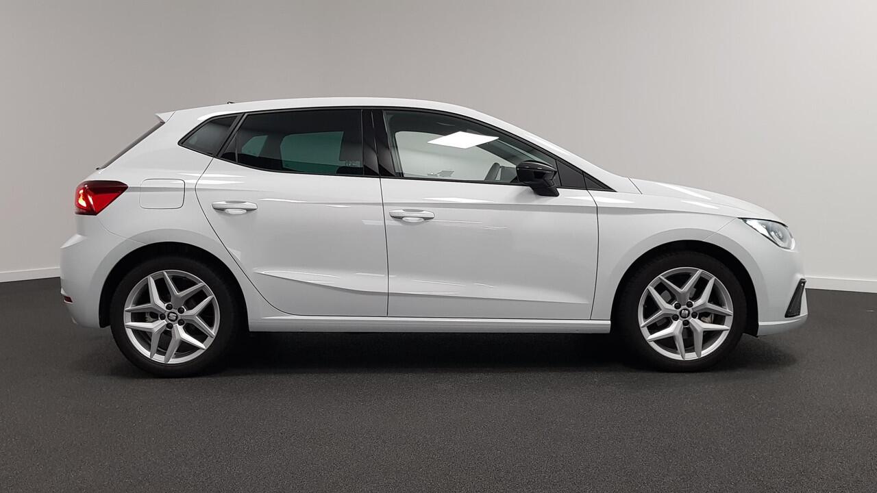 Seat IBIZA 1.0 TSI 110pk DSG FR | DEMO ! | Climate Control | Parkeer sensoren | Verwarmde voorstoelen | DAB | Lichtmetalen velgen