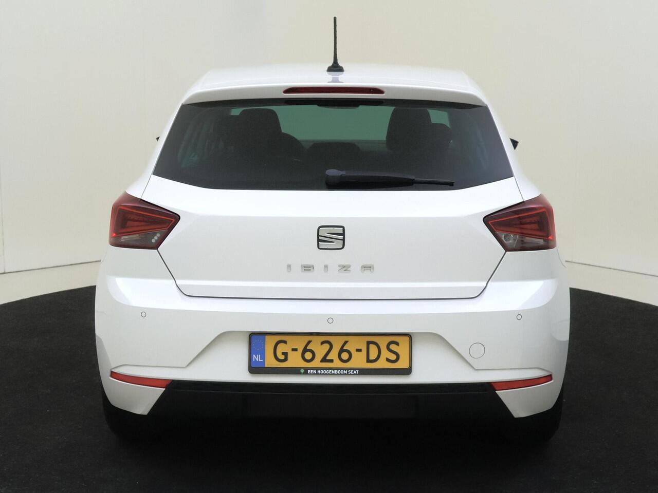 Seat IBIZA 1.0 TSI Style Business Intense | Achteruitrijcamera | Parkeersensoren | Cruise control | CarPlay | Navigatie | Elektrisch inklapbare buitenspiegels |