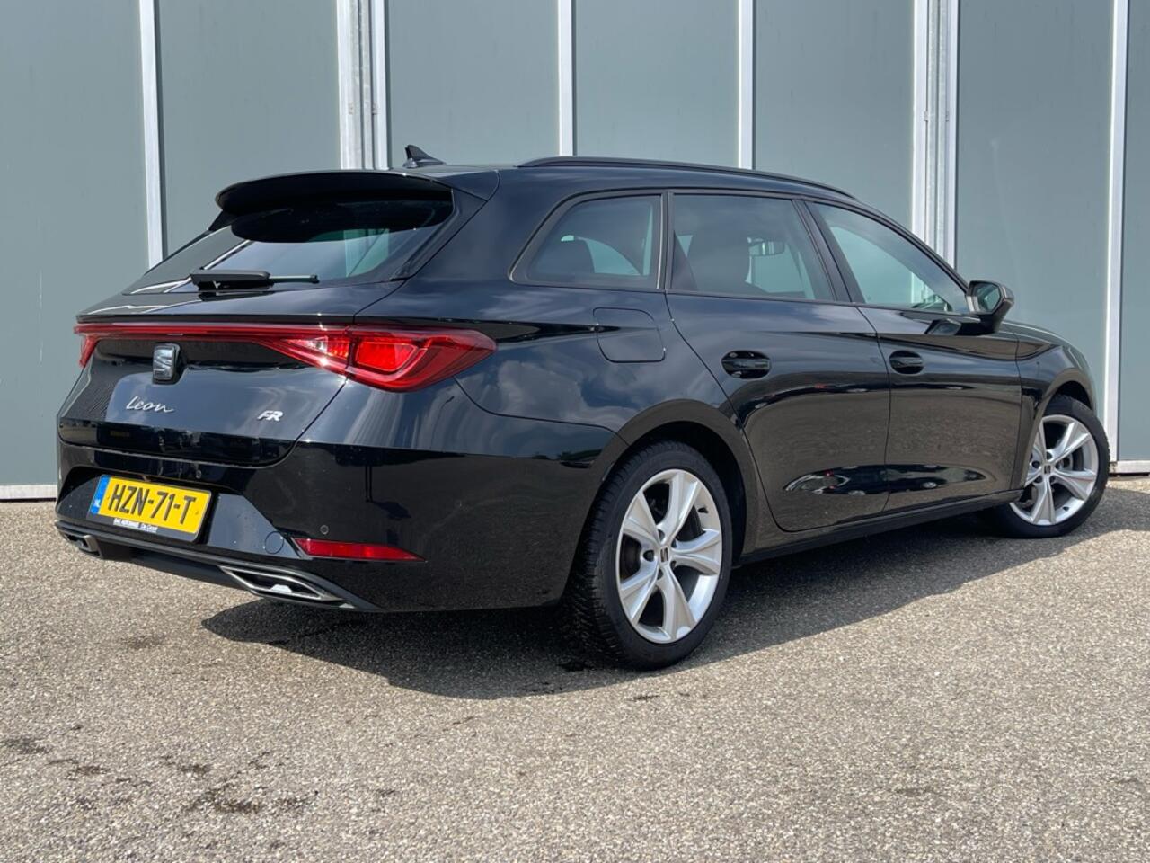 Seat LEON Sportstourer 1.5 eTSI 150pk DSG FR | ACC | Camera | Side Assist