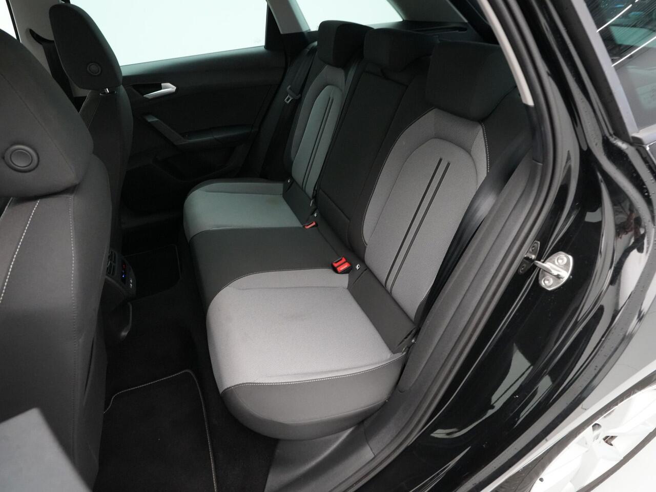 Seat LEON Sportstourer 1.0 eTSI 110pk DSG Style Business Intense Navigatie Camera Acc Carplay Lm Velgen 335