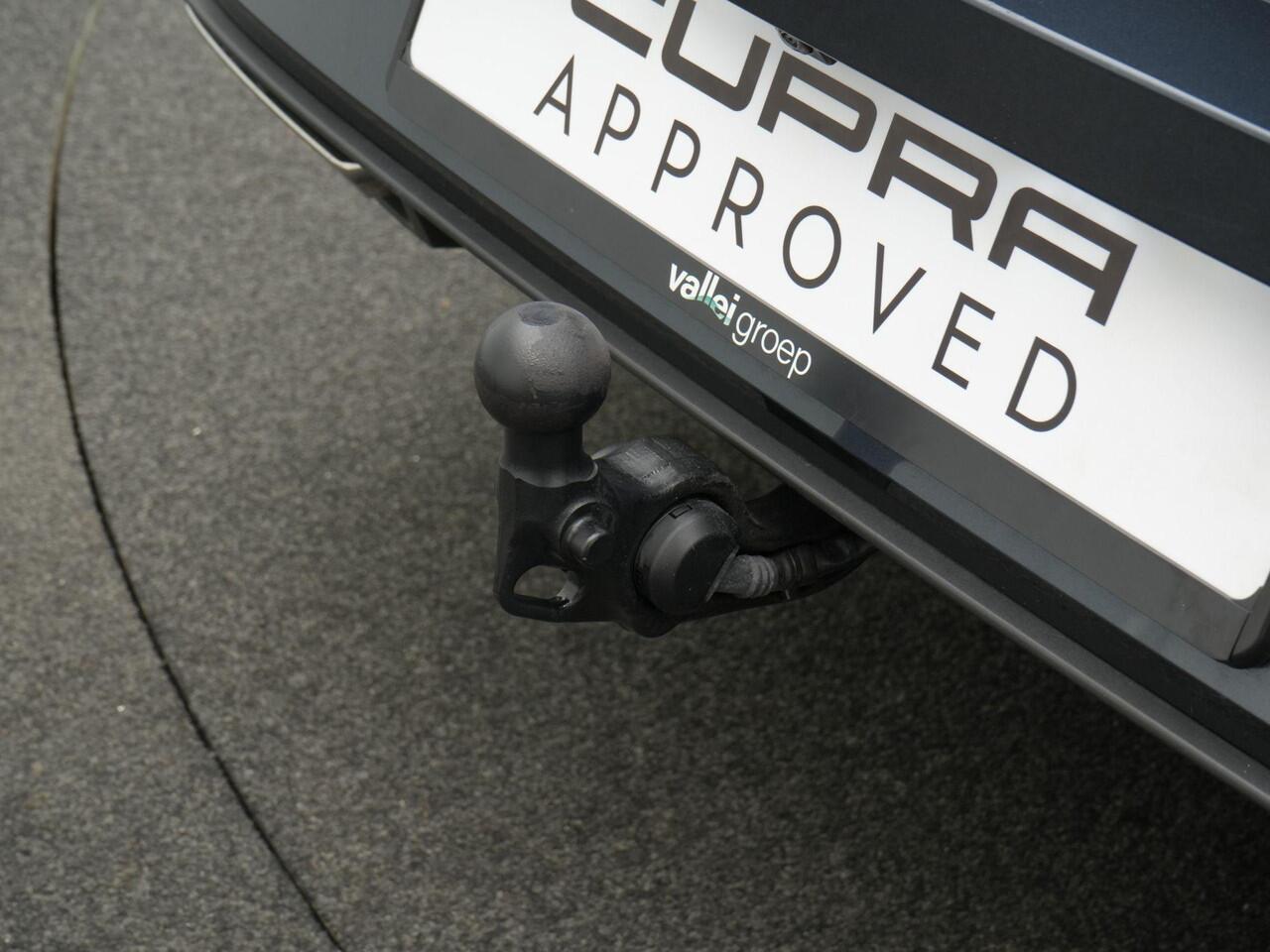 Seat LEON Sportstourer 1.4 TSI eHybrid 204 pk DSG FR Business Intense | Trekhaak | Full LED | Sportstoelen | Stoelverwarming | Achteruitrijcamera | 18 inch 'Performance'