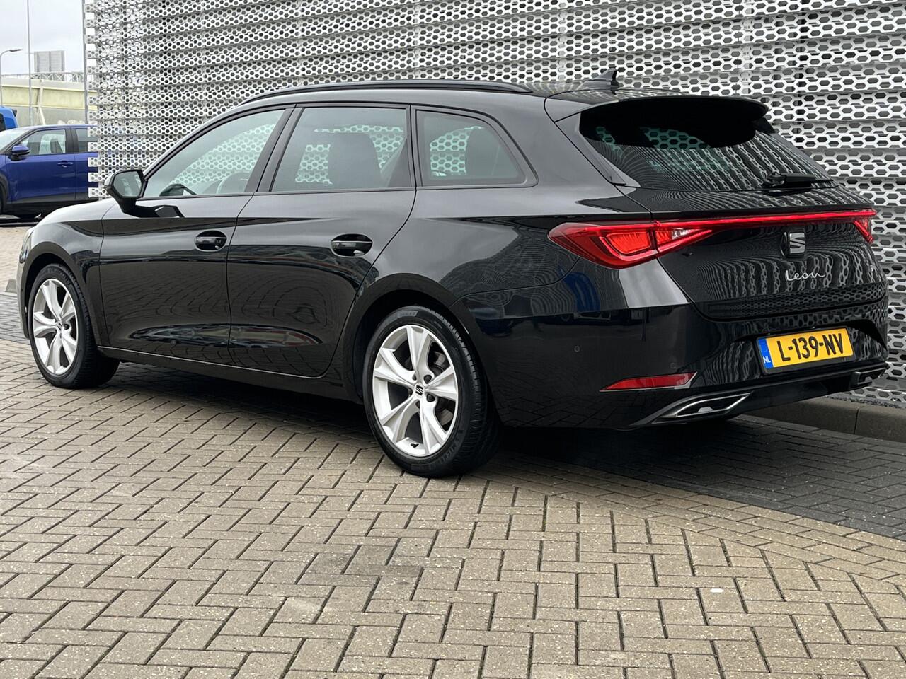 Seat LEON Sportstourer 1.5 TSI FR Business Intense / Navigatie / Led / Camera / Parkeersensoren / Lichtmetaal 17 inch / **