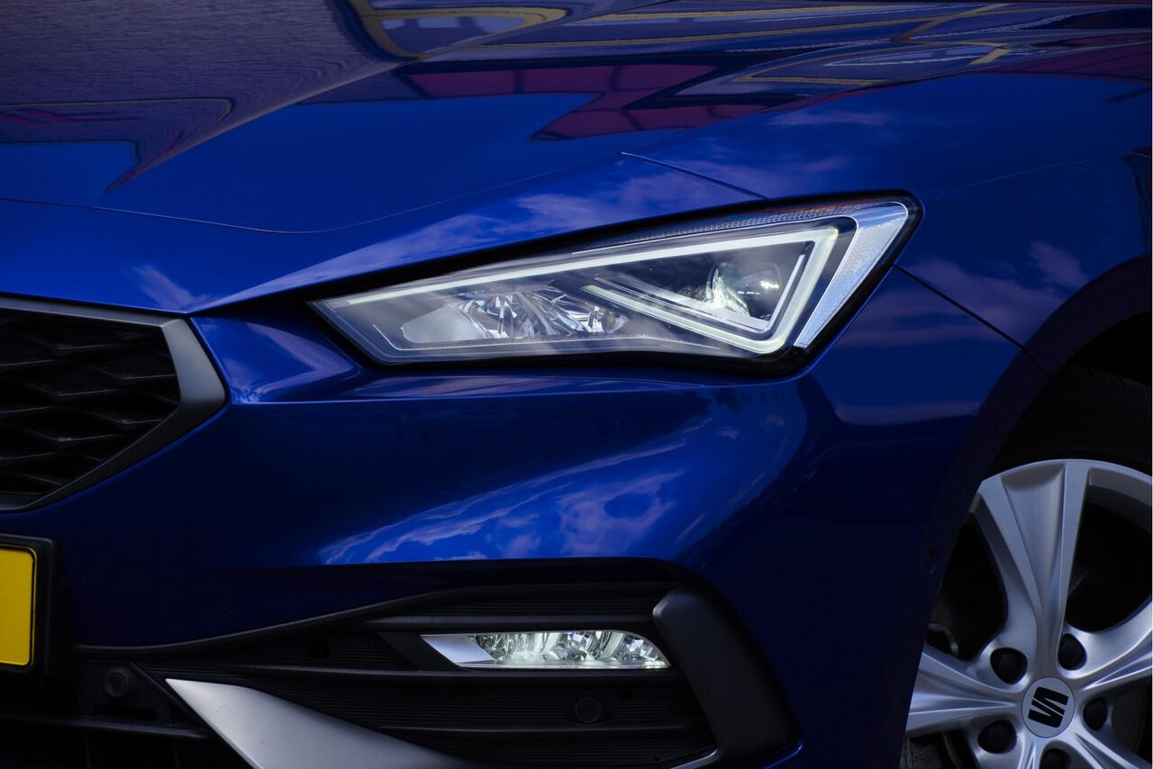 Seat LEON 1.0 TSI 5drs FR Launch Edition BJ2021 Lmv 17" | Led V+A | Pdc | Navi | Pianolak sierlijsten | Elek. trekhaak | App-Connect | Virtual cockpit | Dashboard verlichting | Climate control | Cruise control | Zwarte hemel | Sportstoelen | Extra getint glas