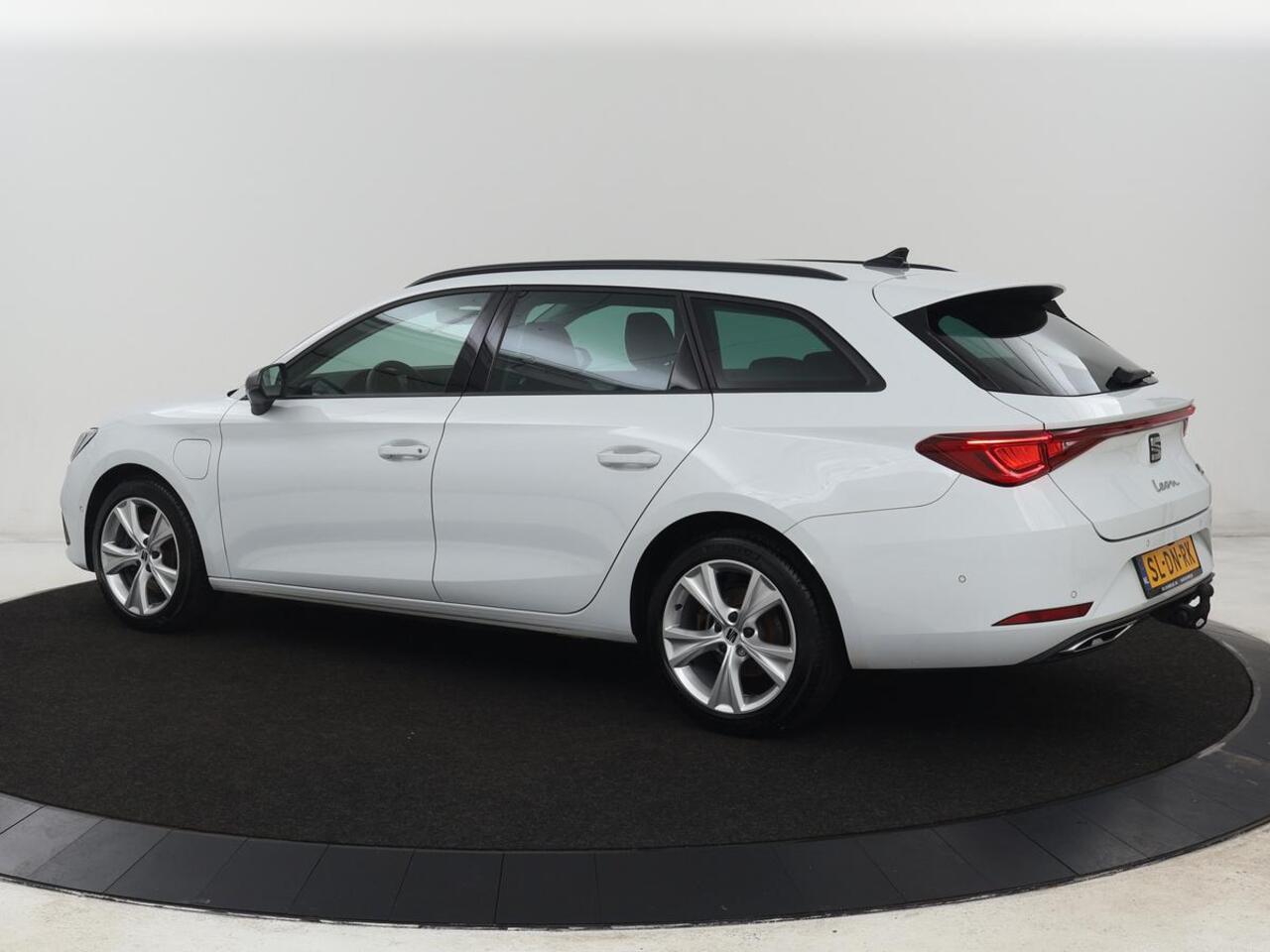 Seat LEON 1.4 TSI e-Hybrid FR | Trekhaak | Stoelverwarming | Camera | Adaptive cruise | Carplay | Navigatie | Full LED | Park Assist | Climate control | Bluetooth | PHEV | Plug In