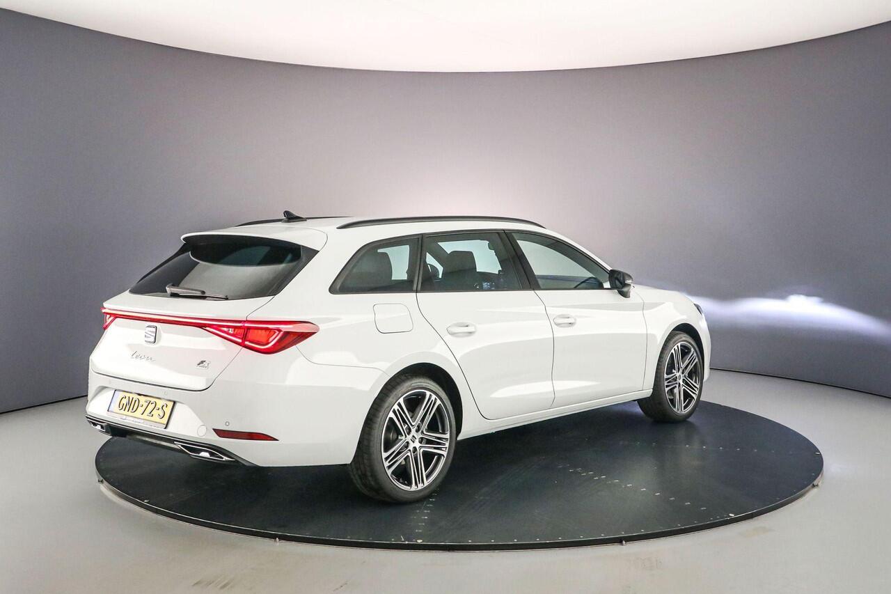 Seat LEON Sportstourer FR First Edition 1.5 TSI eHybrid 204pk DSG Automaat 130km elektrische range Adaptive cruise control, Navigatie, Achteruitrijcamera, App connect, LED verlichting, Airco, Parkeersensoren