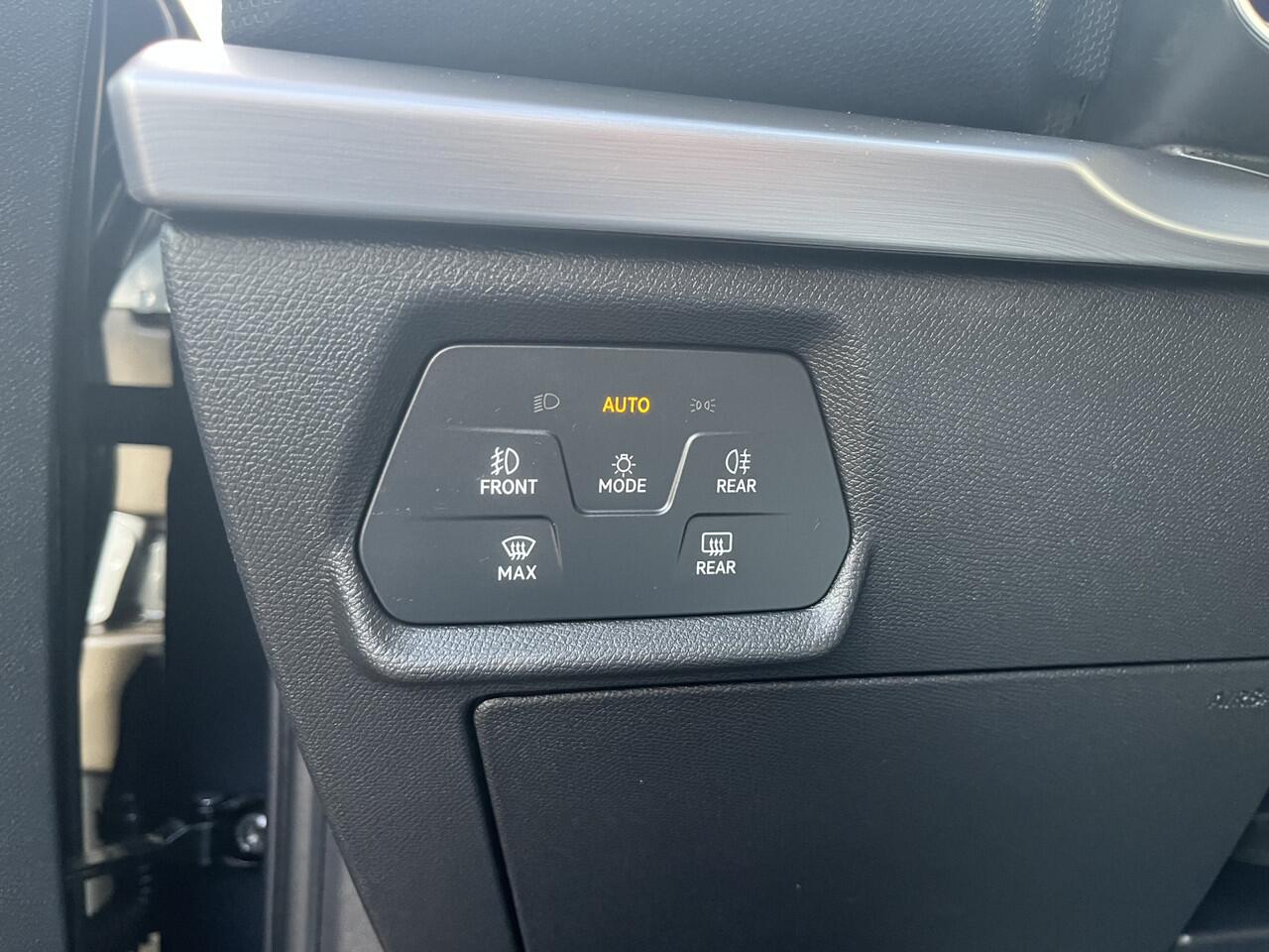 Seat LEON Sportstourer 1.5 TSI e-Hybrid FR Business / AUTOMAAT/ GARANTIE TM 03-2029/ STUUR+STOEL VERWARM./ PARK.SENSOR.V+A/ CAMERA/ FULL LINK/ ACC/ NAVI/ RIJ-MODI/ CLIMA/ DAB/ DIGITAL DASH/ LANE-ASSIST/ LED/ ISOFIX/ 17'' LMV