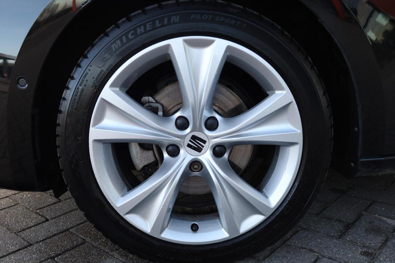 Seat LEON Sportstourer 1.5 TSI FR Business Intense dealer onderhoud camera navigatie Full LED ACC adaptieve cruise control sfeerverlichting digital cockpit stoelverwarming parkeersensoren voor en achter stuurwiel verwarming lederen multifunctioneel stuurwiel 17" LM