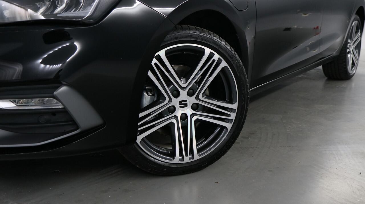 Seat LEON Sportstourer 1.5 TSI e-Hybrid 204pk FR Business DSG / Camera / App connect / Cruise control