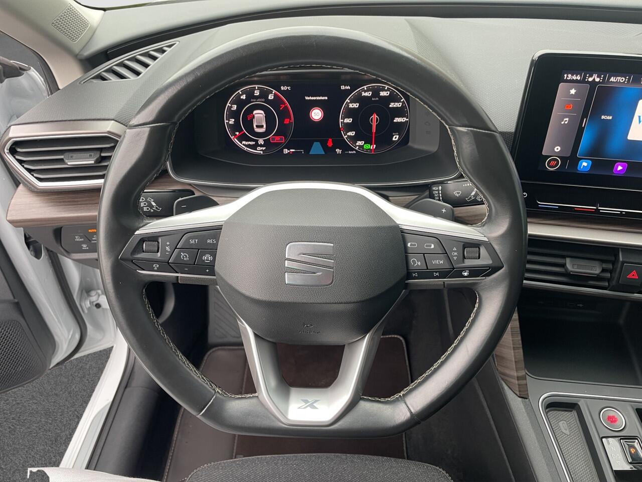 Seat LEON Sportstourer 1.5 eTSI Style Carplay | Camera | Trekhaak | Stuur/Stoel verw.