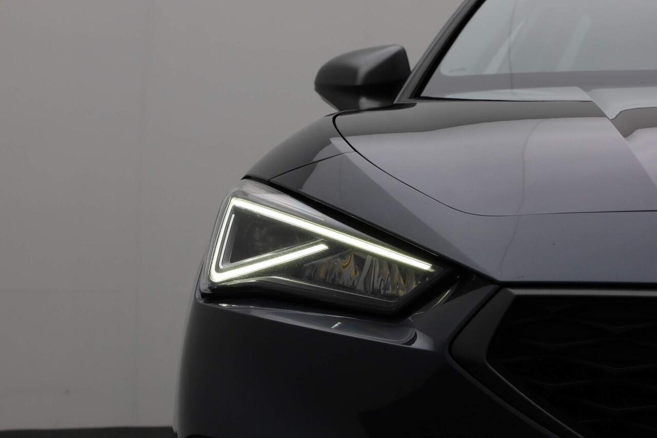 Seat LEON Sportstourer 1.5 eTSI 150 pk DSG FR Launch Edition | Stuur-/stoelverwarming | Achteruitrijcamera | Navigatie | Adaptive Cruise