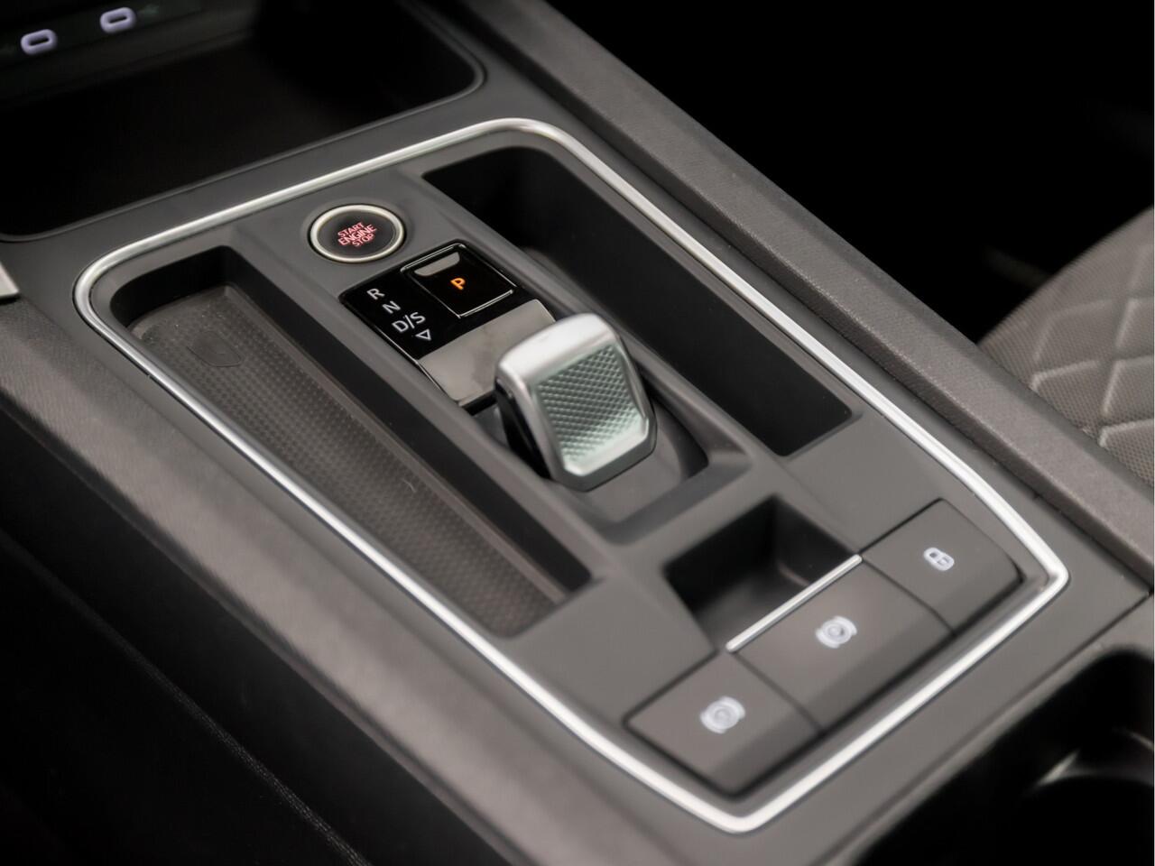 Seat LEON Sportstourer 1.4 TSI FR eHybrid PHEV Sport 204Pk Automaat (APPLE CARPLAY, GROOT NAVI, CAMERA, SFEERVERLICHTING, LEDER, SPORTSTOELEN, TREKHAAK, KEYLESS, ADAPTIVE CRUISE, NIEUWSTAAT)