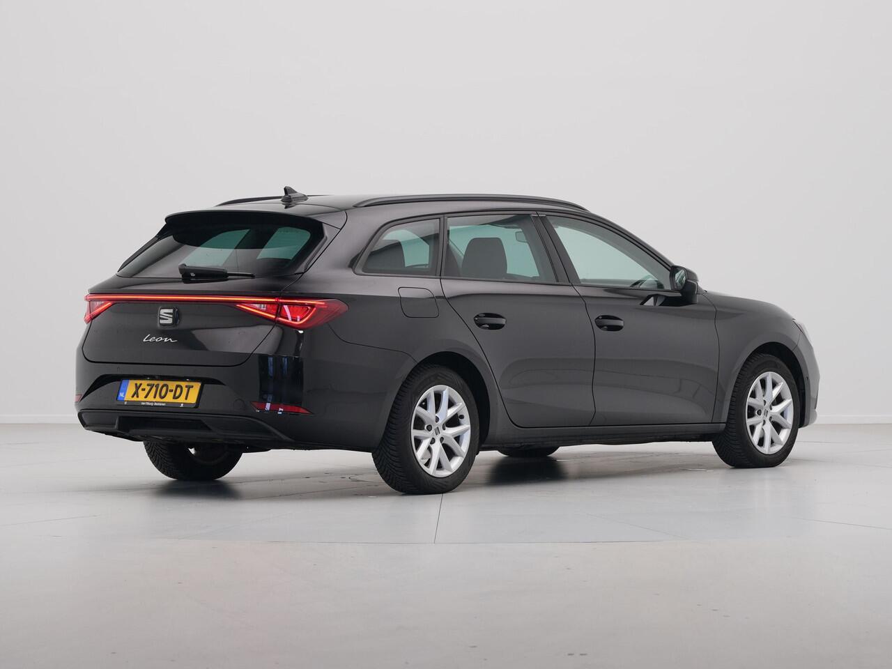 Seat LEON Sportstourer 1.0 eTSI 110pk DSG Style Business Intense Navigatie Camera Acc Carplay Lm Velgen 335