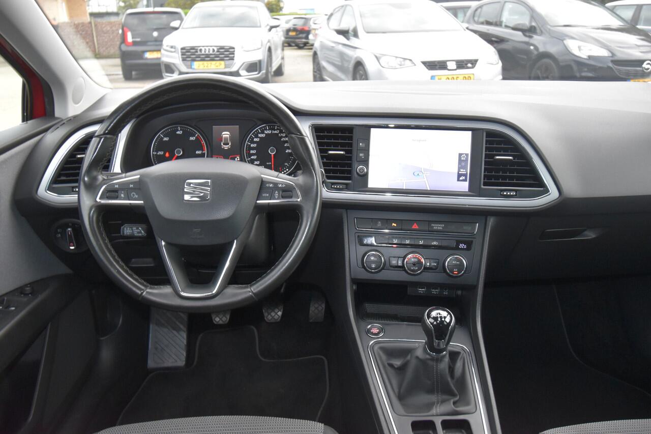 Seat LEON ST 1.6 TDI Style Business Intense , TREKHAAK , CLIMATR , CR CONTR , PDC V+A , NAVI ,