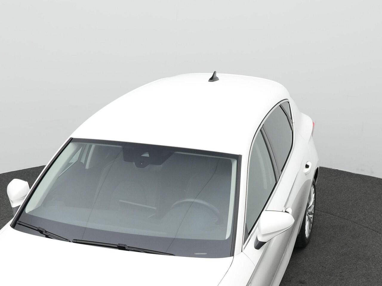 Seat LEON 1.4 TSI eHybrid 204 pk DSG PHEV Xcellence | Stuur-/stoelverwarming | Navigatie | Parkeersensoren voor/achter