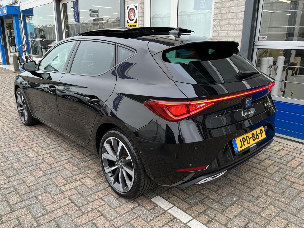 Seat LEON 1.4 TSI eHybrid PHEV FR Business Intense / AUTOMAAT/ KEYLESS/ FULL LINK/ PARK. SENSOREN + CAMERA/ LED/ ELEKTR. STOEL/ STUUR VERWARM./ KEYLESS/ NAVI/ 18" LMV