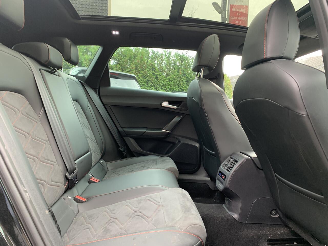 Seat LEON Sportstourer 1.5 eTSi FR Intense Aut., Pano | Technology & Stoelen pack
