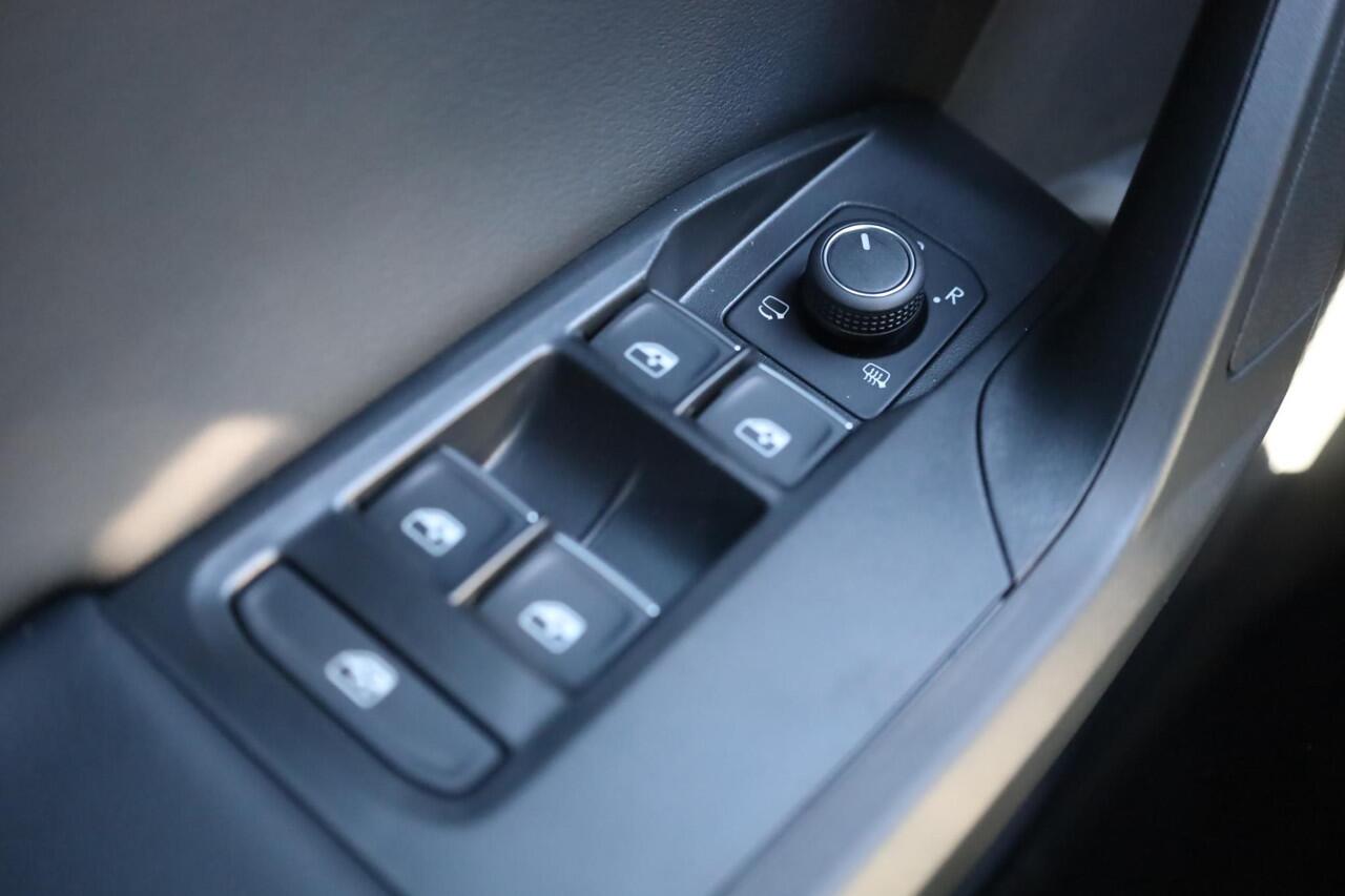 Seat LEON Sportstourer 1.5 TSI e-Hybrid FR Business 204PK / 150kW, 18" 'Performance Machined' LMV, LED koplampverlichting, adaptieve cruise control (acc), multifunctioneel lederen stuurwiel, infotainmentsysteem met 12,9 inch touchscreen, keyless start, achteruitrij