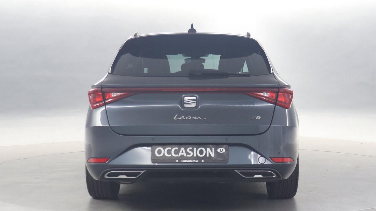 Seat LEON Sportstourer 1.5 eTSI FR Business Intense / Navigatie / Parkeersensoren / Trekhaak wegklapbaar