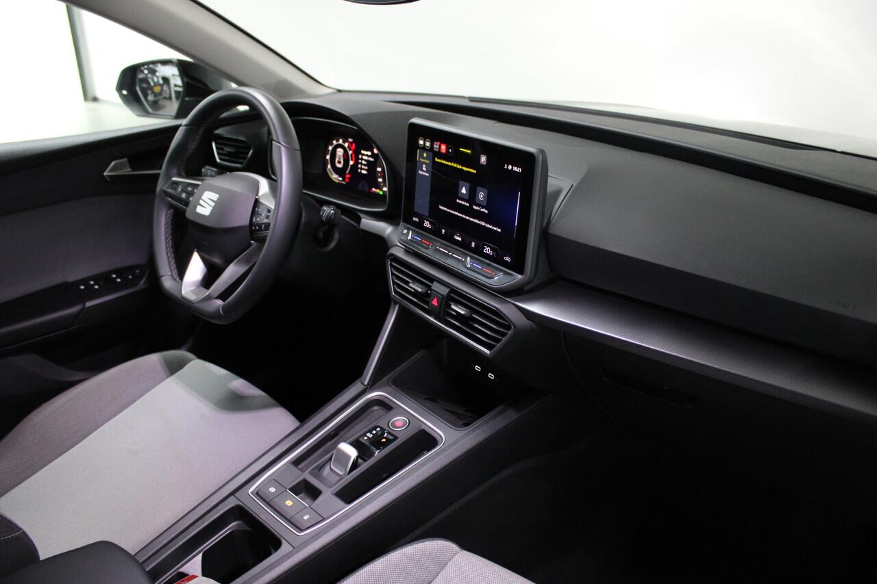 Seat LEON 1.5 eTSI Style Business Intense DSG / Automaat / 5 jaar garantie / Apple carplay / Android auto /