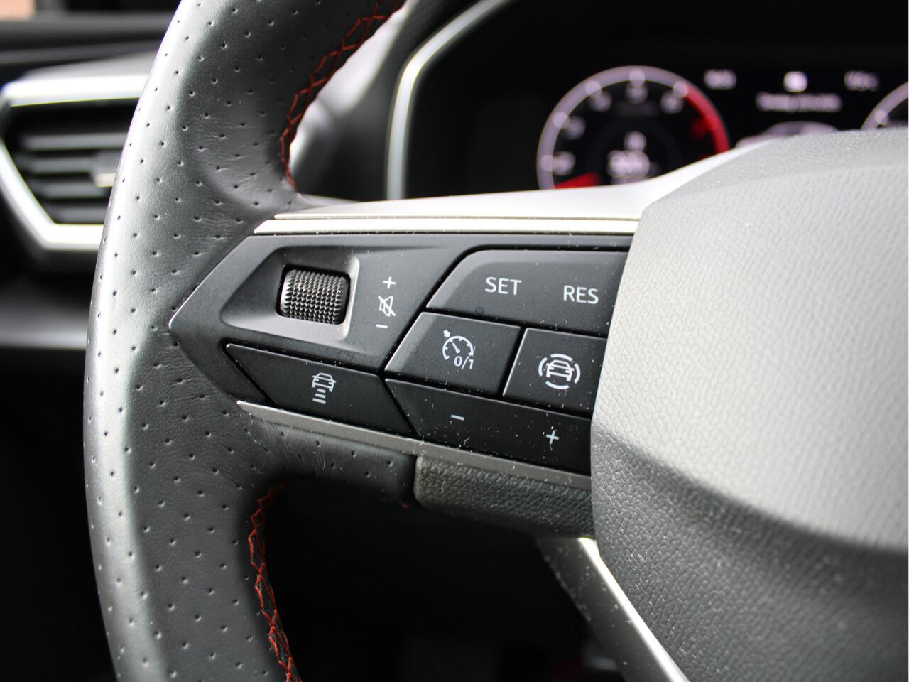 Seat LEON 1.0 TSI FR Launch Edition /Virtual Cockpit/BEATS/Trekhaak/Drive select/Camera/PDC/LED/Leder/DAB+/Stoelverw./ACC/NAP!