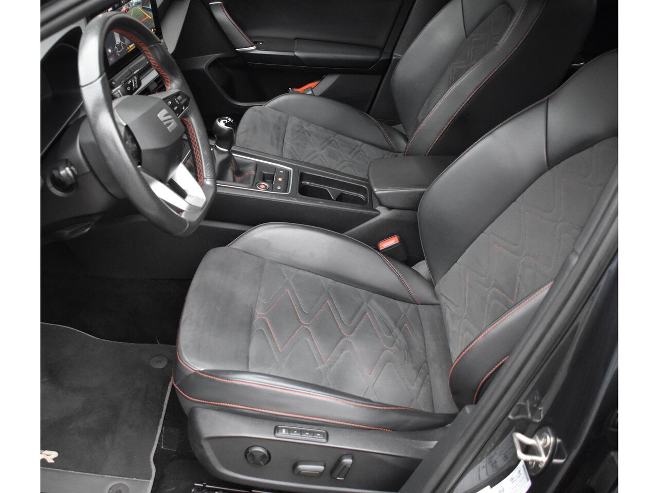 Seat LEON Sportstourer 1.5 TSI 150pk FR Launch Edition / Carplay / Navi / 17"LM / Adap. Cruise /