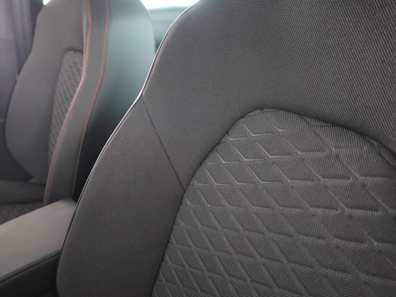 Seat LEON Sportstourer FR Business PHEV 1.5 TSI 204 pk 6 versn. DSG | Safe & Driving Pack | Panoramadak | 18 inch