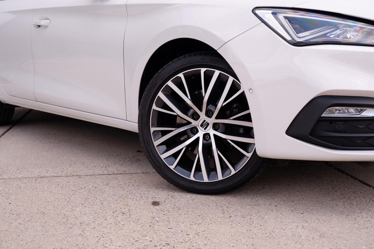 Seat LEON Sportstourer 1.5 eTSI Xcellence M-Hybrid | Elek Trekhaak | Sfeerverl. | LED | Carplay | Camera | Navi | Keyless | Adap. Cruise