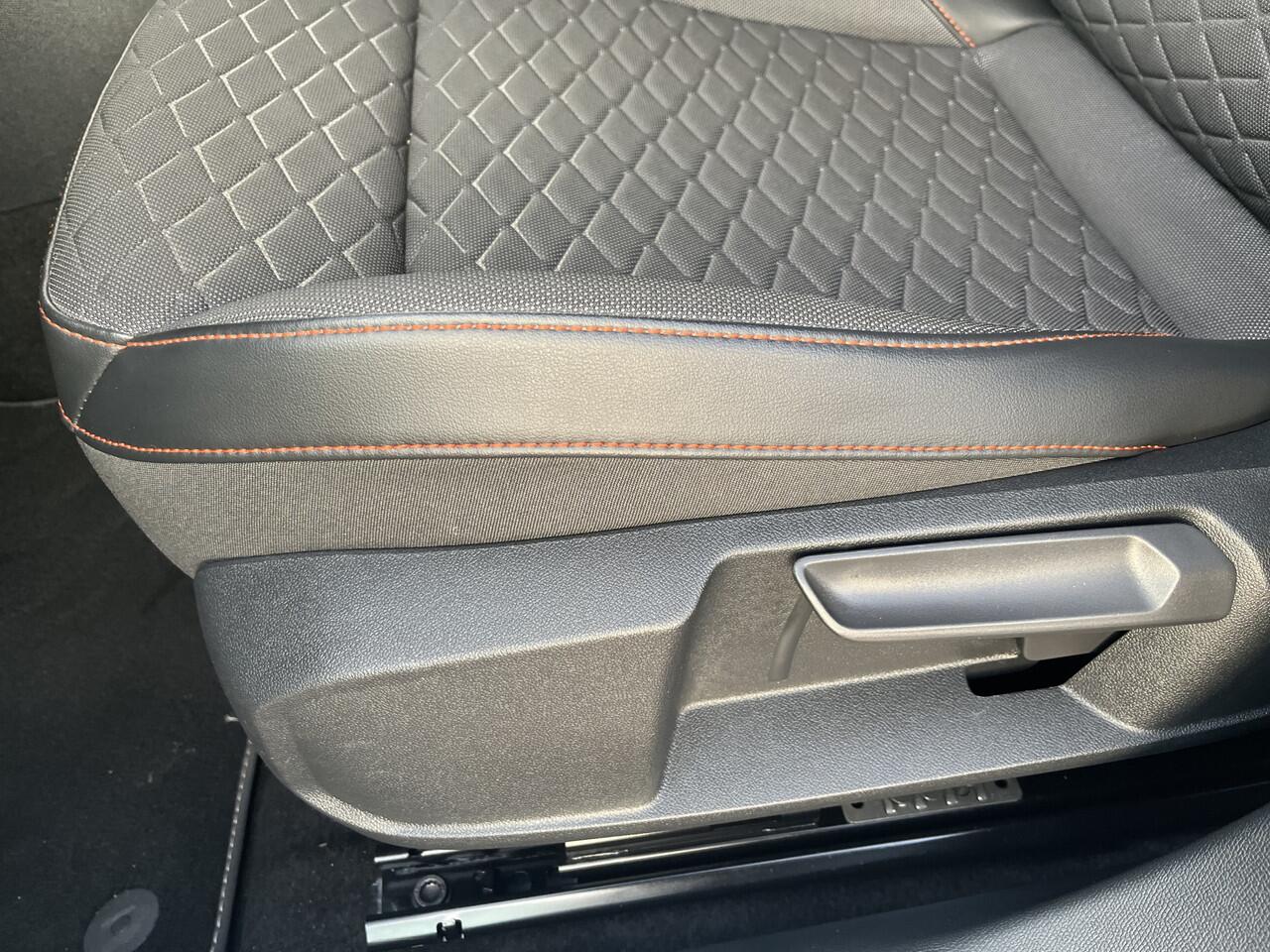 Seat LEON Sportstourer 1.5 TSI e-Hybrid FR Business / AUTOMAAT/ GARANTIE TM 03-2029/ STUUR+STOEL VERWARM./ PARK.SENSOR.V+A/ CAMERA/ FULL LINK/ ACC/ NAVI/ RIJ-MODI/ CLIMA/ DAB/ DIGITAL DASH/ LANE-ASSIST/ LED/ ISOFIX/ 17'' LMV