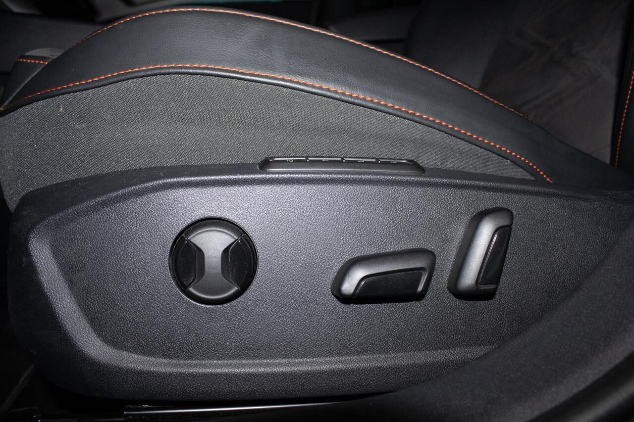 Seat LEON 1.4 TSI eHybrid PHEV FR Bus. Int. PANO MEMORY CAMERA ADAPTIEF