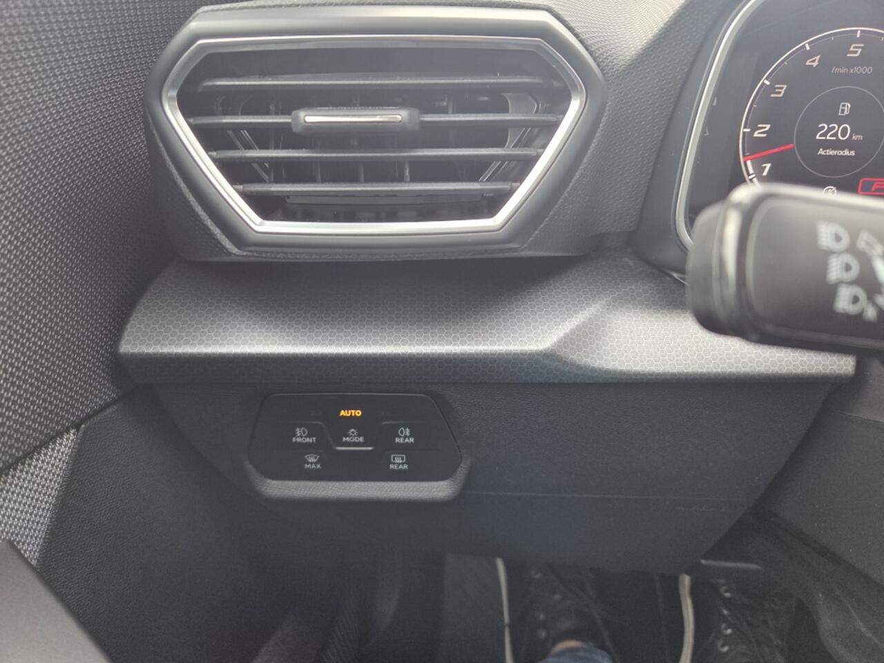 Seat LEON 1.0 eTSI Style BnsIn AUTOMAAT