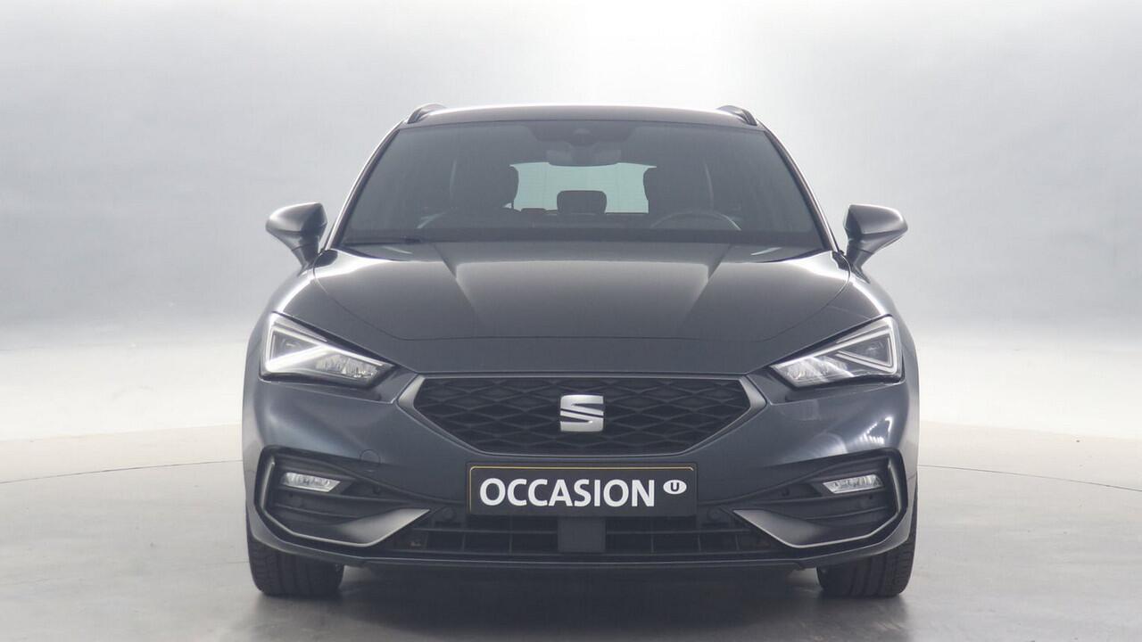 Seat LEON Sportstourer 1.5 eTSI FR Business Intense / Navigatie / Parkeersensoren / Trekhaak wegklapbaar
